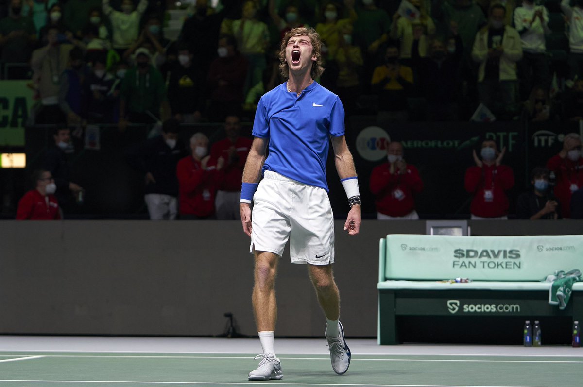 AndreyRublev97's tweet photo. Champions @DavisCup 🖤 https://t.co/fhOj4W1Rh2