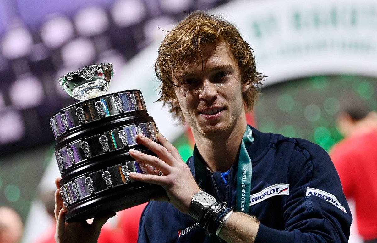 AndreyRublev97's tweet photo. Champions @DavisCup 🖤 https://t.co/fhOj4W1Rh2