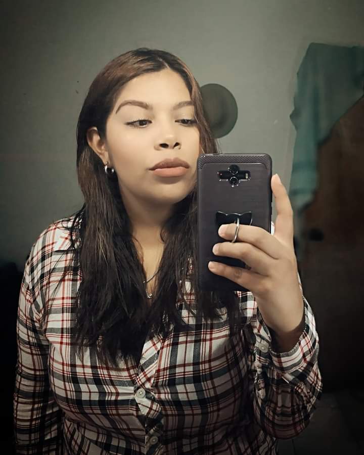 BeautSophia's tweet photo. Besos a todos 😘 ya me ha comido dos veces 👉👌 https://t.co/yNITUXsD0D