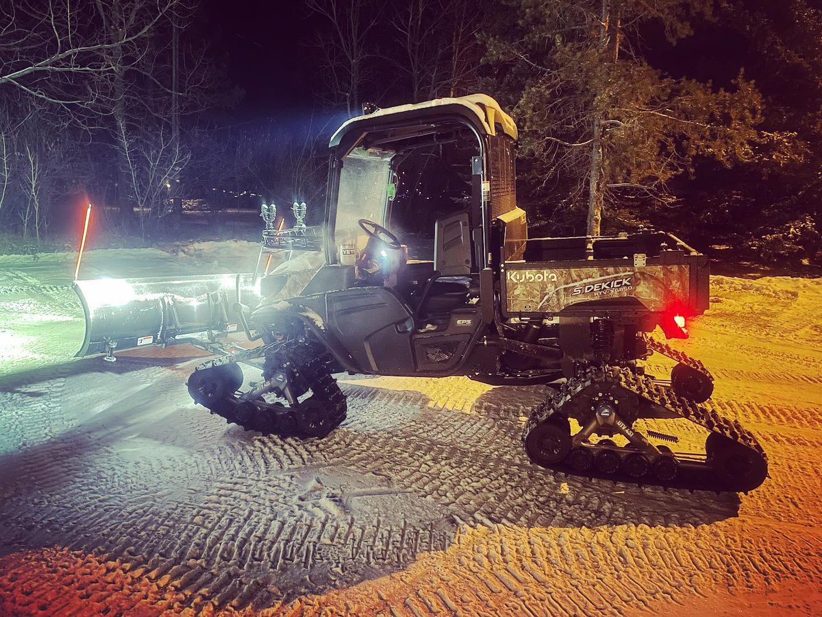 It’s officially winter in Western Canada! We want to see your Kubota’s at work so tag in your photos throughout the season for a chance to be featured on our page! 😎 🚜 #teamtractorland
