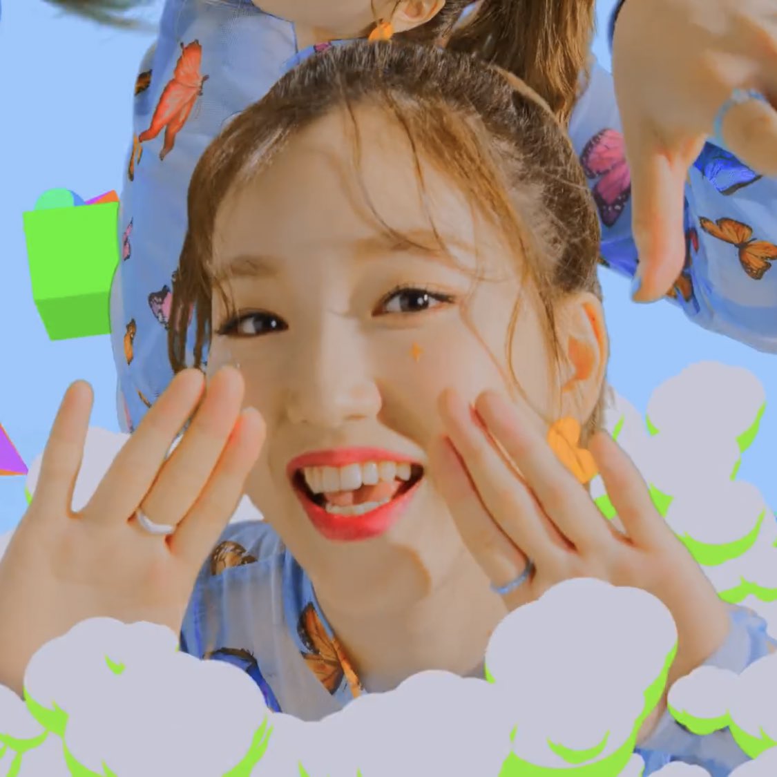 tiny__won's tweet photo. like a hula hula hula hula hoop! https://t.co/vpX3M39UIJ