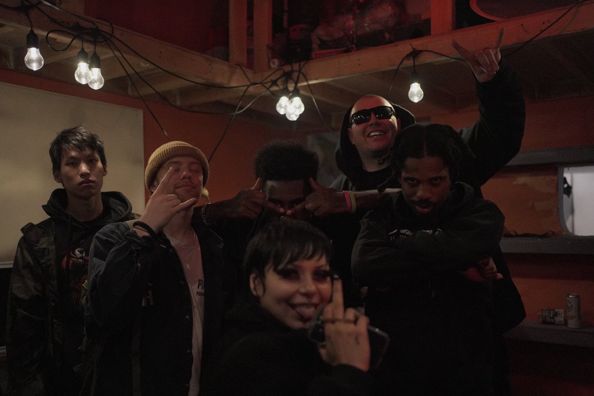 JGRXXN's tweet image. in my schemaboy stance.