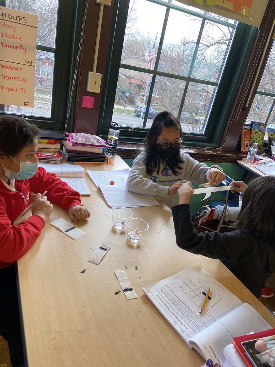 gabdal2's tweet photo. Today is science class we conducted a chromatography test: we separated food dye mixtures and used a pasta model to discuss atoms/molecules. #FoodScientists @VoltaSchool https://t.co/hWfd1mgujc