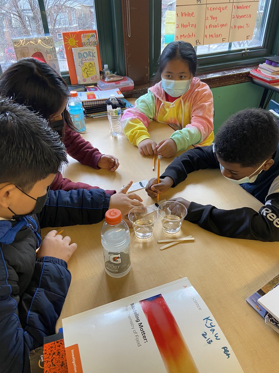 gabdal2's tweet photo. Today is science class we conducted a chromatography test: we separated food dye mixtures and used a pasta model to discuss atoms/molecules. #FoodScientists @VoltaSchool https://t.co/hWfd1mgujc