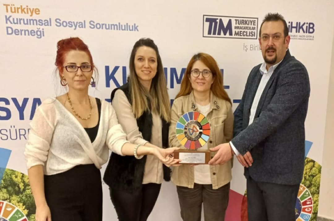 gelecegisec's tweet photo. Bugün, #İstanbulSanayiOdası 15. Sanayi Kongresi ve #KSSDerneği 13. Kurumsal Sosyal Sorumluluk Zirvesi eşanlı olarak gerçekleşti. Her iki organizasyonun da odağında #Sürdürülebilirlik kavramı bulunuyordu. https://t.co/zzbOVSJOgR
