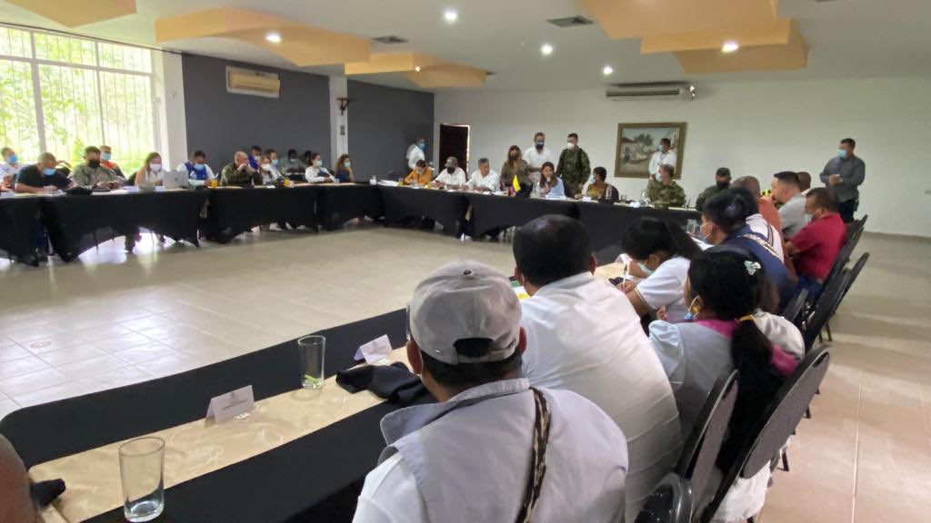 ViceColombia's tweet photo. #Auto620 | Durante estos 3 años, se han adelantado proyectos de infraestructura para el desarrollo, como el mejoramiento de vías, construcción de aulas escolares, canchas deportivas, construcción de puentes, comedores escolares, construcción de casas de cabildo. https://t.co/vaUDn4C50q