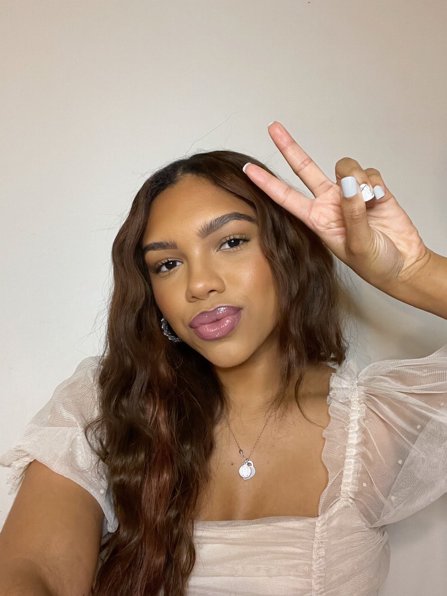 Hunter_Symone's tweet photo. monthly twitter pic drop 🙂 https://t.co/Emm9ib0Ezc