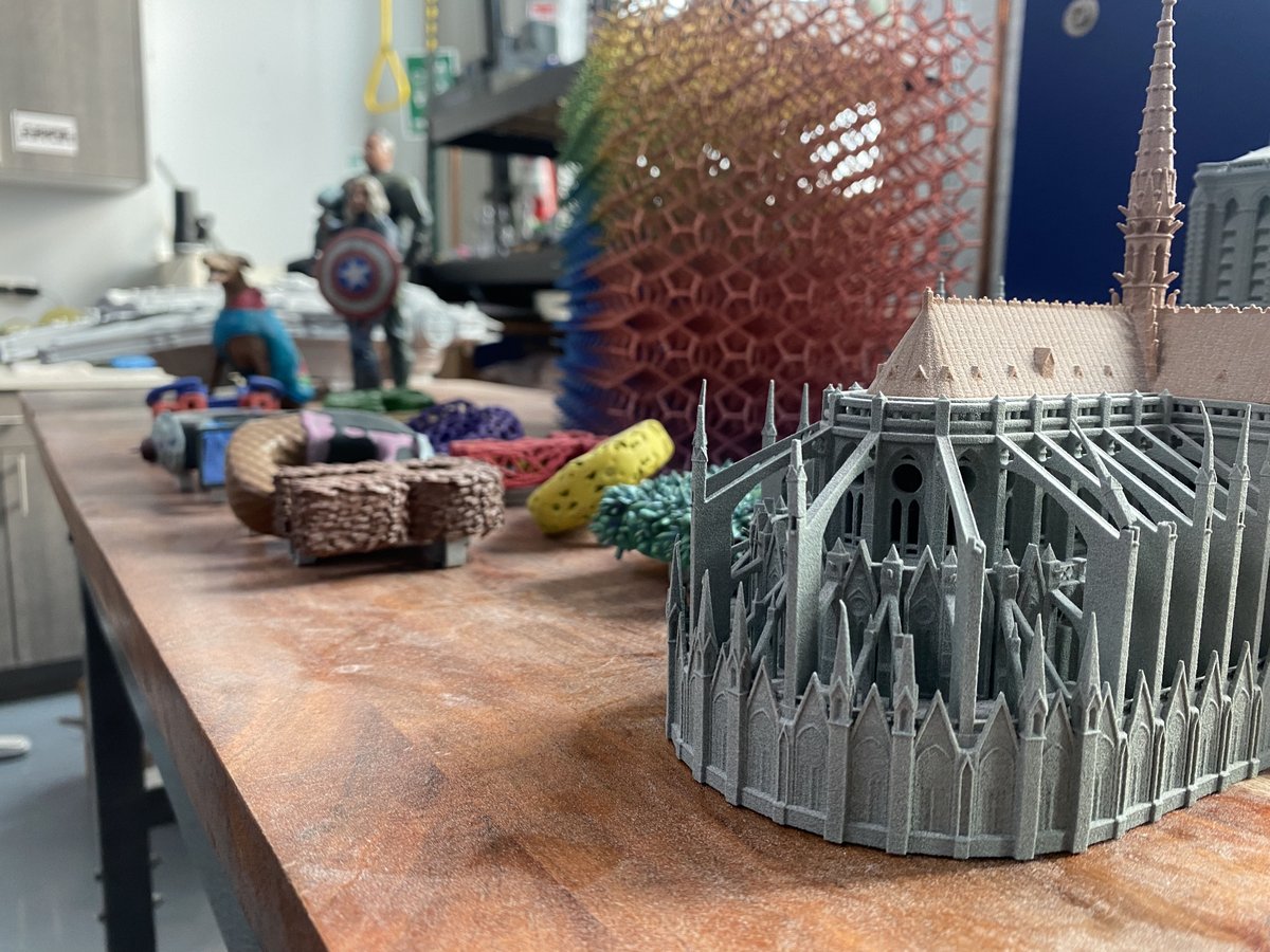 CustomColor3D tweet media