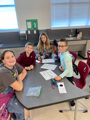 Rockwall_ITS's tweet photo. 5th graders @LindaLyonES are coding Ozobots to build a snowman! ⛄ #hourofcode #risdcodes @Mrsjesterrisd #iloverockwallisd https://t.co/Ehn3P8f1pR