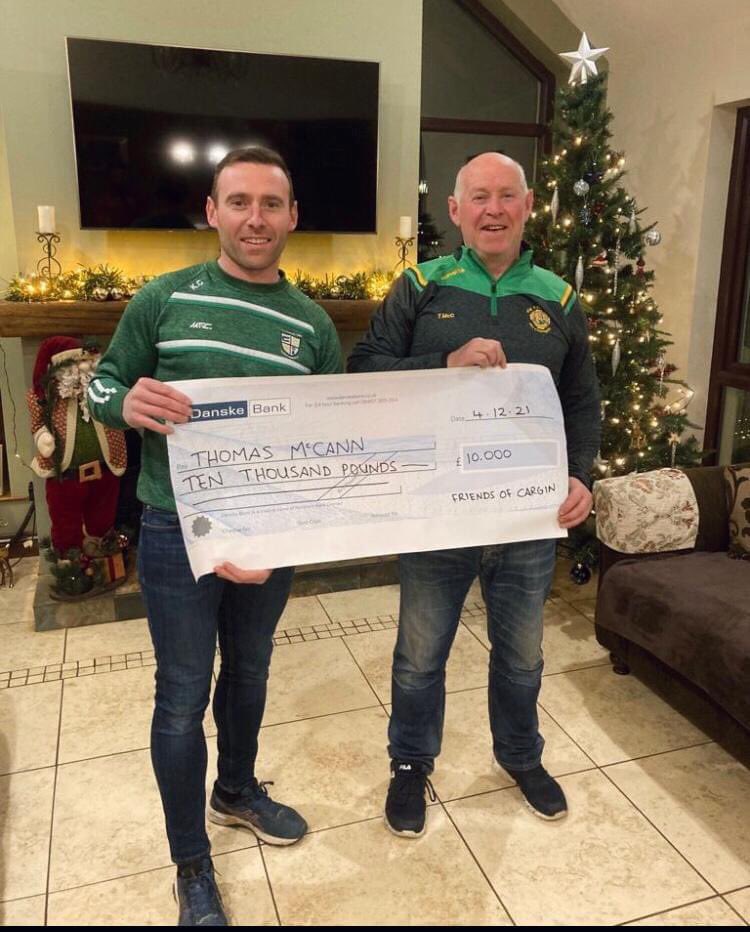 cargin2020's tweet photo. Our lucky @cargin2020 development draw winner Thomas McCann of @KickhamsCreggan was presented with the big £10000 cheque by @kieranclose11 who sold the winning ticket
Congratulations to Thomas &amp; thanks to all from near &amp; far who supported our draw
Enjoy your winnings Thomas! 🎉 https://t.co/6FjnhZ38n8