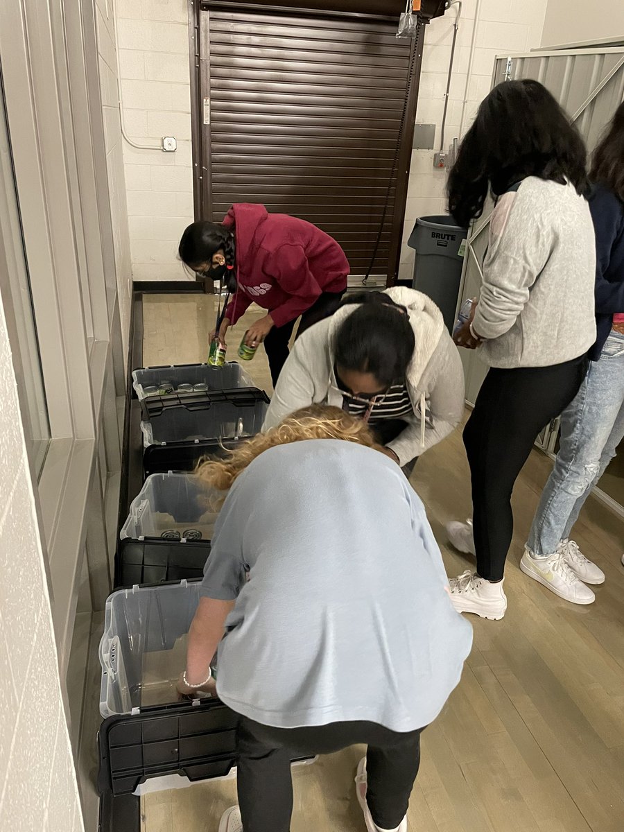 StucoChs9's tweet photo. This morning our StuCo volunteers packed the CHS9 food pantry with items collected from our canned food drive! #CISD #CHS9 https://t.co/BtZWiunTiJ