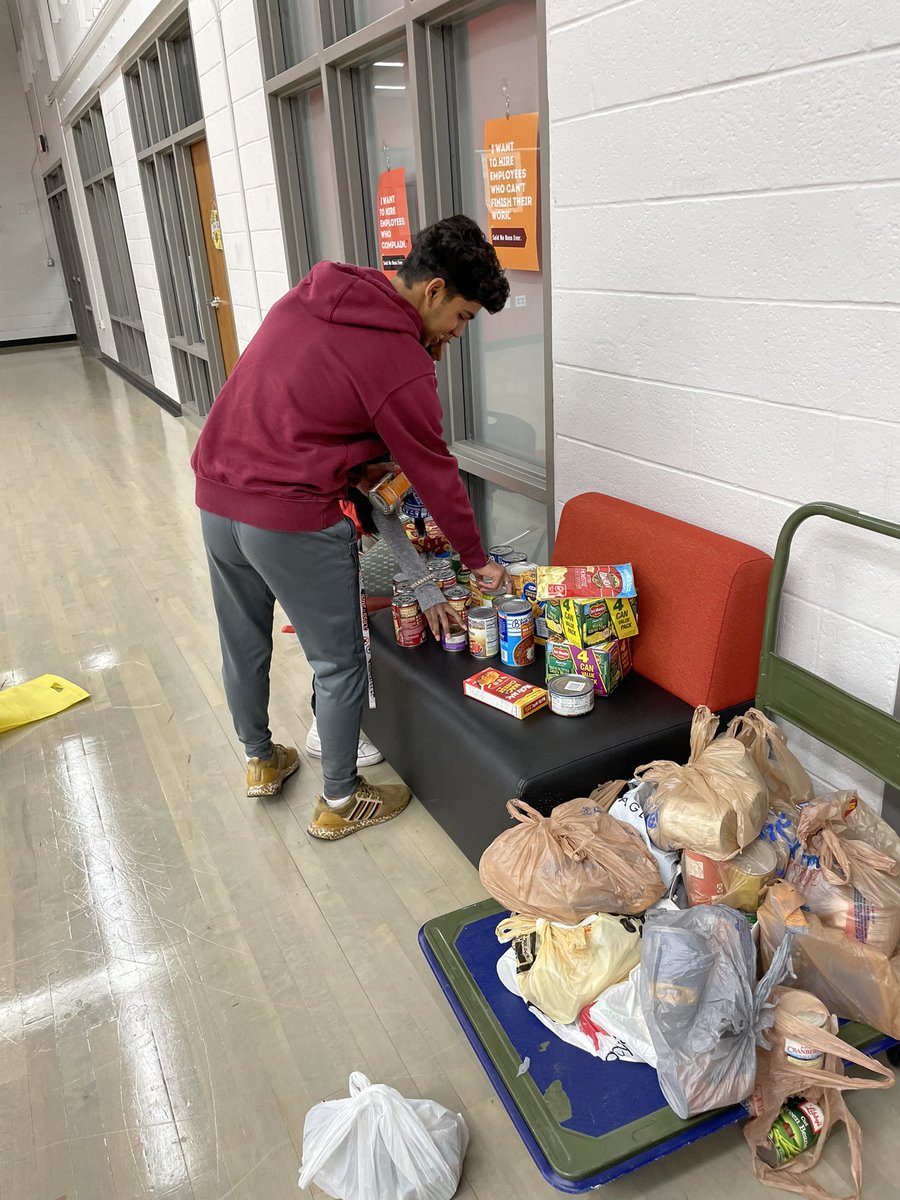 StucoChs9's tweet photo. This morning our StuCo volunteers packed the CHS9 food pantry with items collected from our canned food drive! #CISD #CHS9 https://t.co/BtZWiunTiJ