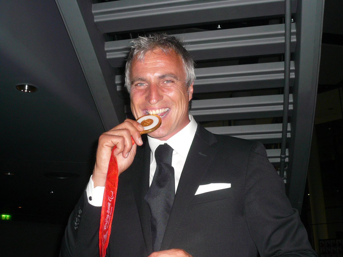 Catching up on #ImACeleb and agree with <a href="/antanddec/">antanddec</a> <a href="/teamginola/">David Ginola</a> is a Legend!  Do you want another bite of my medal as probably tastes better than Rice &amp; Beans! 🤣