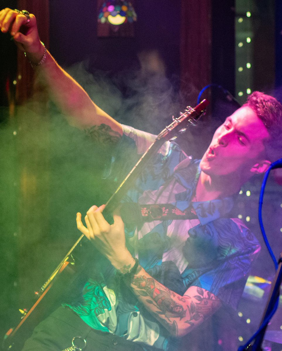 FernwayOFFICIAL's tweet photo. 12.4.2021

Thank you everyone who came out to show some love the other night🏔🌿

Thank you to the wonderful people at @jackrabbitbuffalo for everything they do💜🐇

More live dates being announced soon🚨

And more music🏔

📸: Nick Gundel https://t.co/WcIAPzmzjy