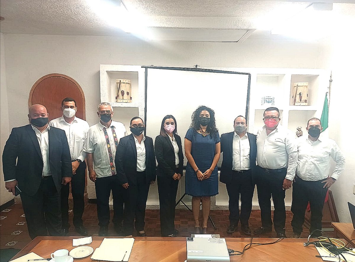 FORTAMUN_GRO's tweet photo. La Titular de FORTAMUN Guerrero, la Mtra. Anabel Balbuena Lara, se reunió con el Lic. Miguel Domínguez Gómez, y el C.P. Felipe Chávez Leyva, funcionarios de la CFE con el objetivo de conocer el estatus de los adeudos que presentan los municipios del Estado de Guerrero. https://t.co/K0vh94Myvg
