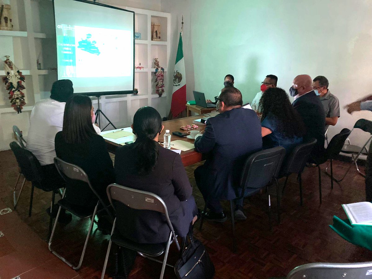 FORTAMUN_GRO's tweet photo. La Titular de FORTAMUN Guerrero, la Mtra. Anabel Balbuena Lara, se reunió con el Lic. Miguel Domínguez Gómez, y el C.P. Felipe Chávez Leyva, funcionarios de la CFE con el objetivo de conocer el estatus de los adeudos que presentan los municipios del Estado de Guerrero. https://t.co/K0vh94Myvg