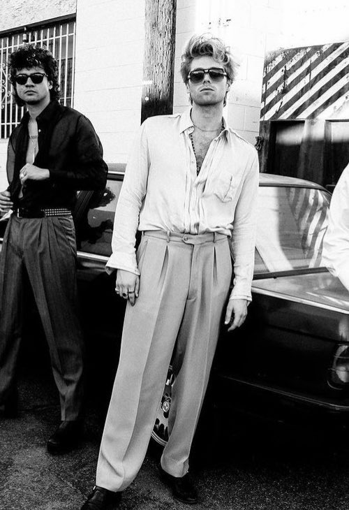 wallsftcalm's tweet photo. yes 911 i would like to report this man these looks should be illegal https://t.co/OTQLrI5A2j