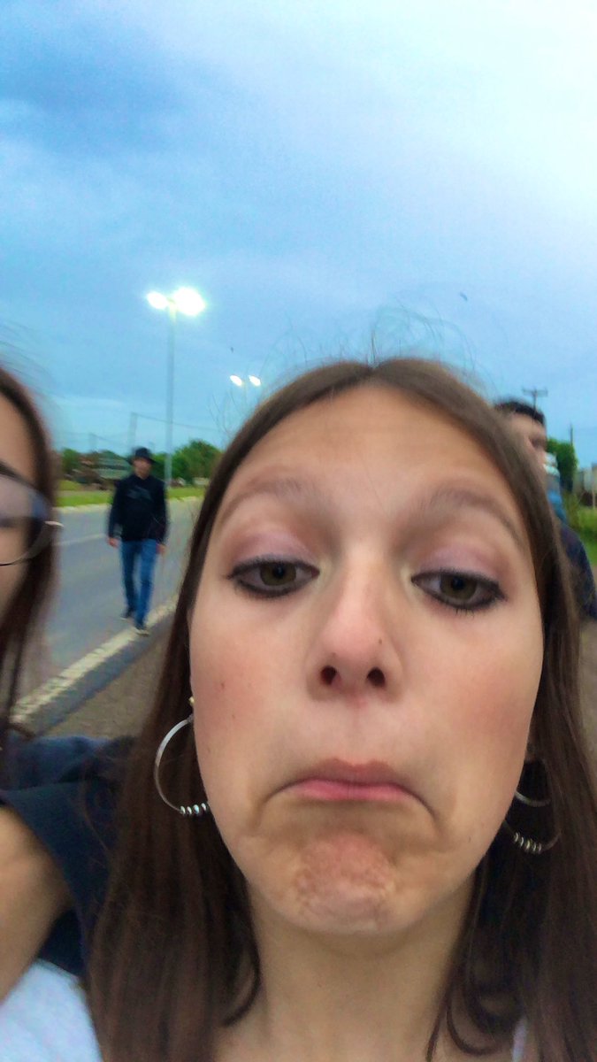 lumenendez2804's tweet image. a veces hay que hacer así y seguir