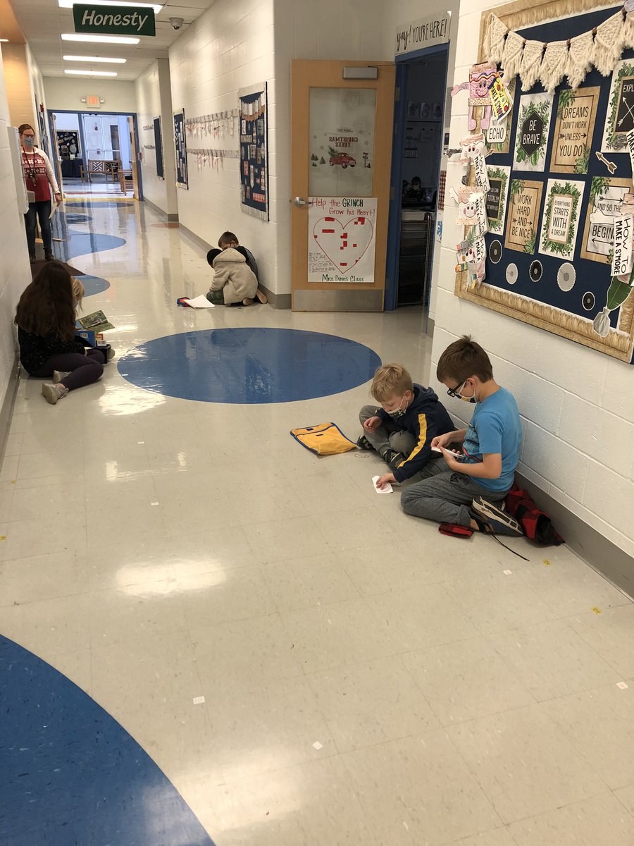 cedrjohnson's tweet photo. Our 4th grade student leaders providing reading support.
#CEStingrays #cepride https://t.co/nizgA7XjWb
