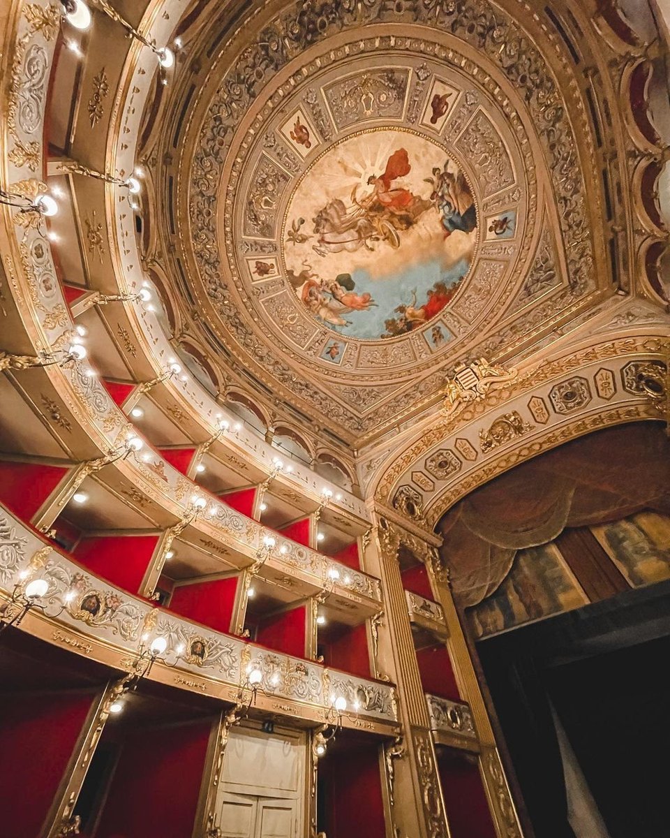 IgersPadova's tweet photo. Buonasera da #Barletta!
Siamo al Teatro Comunale ‘Giuseppe Curci’, inaugurato nel 1872. Per la sua eleganza e l’equilibrio delle proporzioni è un esempio illustre di architettura neoclassica pugliese.
•
📸 Scatti di:
@Theredmari
•
#igersbat #igerspug… https://t.co/dX6EPglyhM