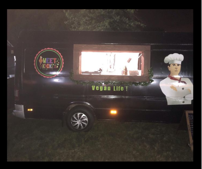 StaffordWalking's tweet photo. Sweet Kick are with us Thursday bringing you all VEGAN foods inc shiitake mushroom burgers, chilli non carne, vegan cheesy fries and vegan sorbet!
https://t.co/dy8yVunWzC
#StaffordWalkingStreet #visitstafford #wdyt #Stafford #vegan #veganfood #sweetkick https://t.co/iu9GLWVhkQ