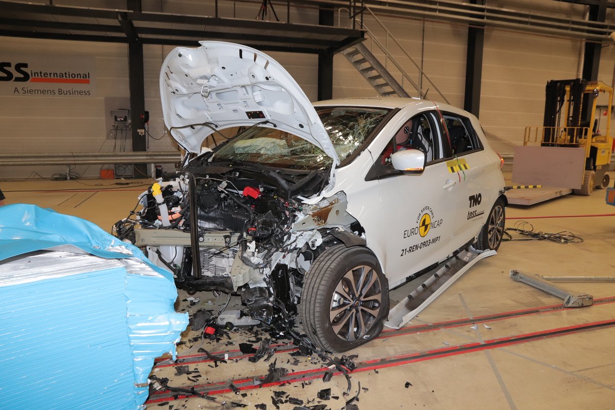 EuroNCAP's tweet photo. Renault ZOE = ZERO STARS

The facelifted #Renault ZOE offers poor protection in crashes overall, poor vulnerable road user protection and lacks meaningful crash avoidance technology, disqualifying it for any stars.

#forsafercars #zerostarcar https://t.co/sBRpPIBWBO