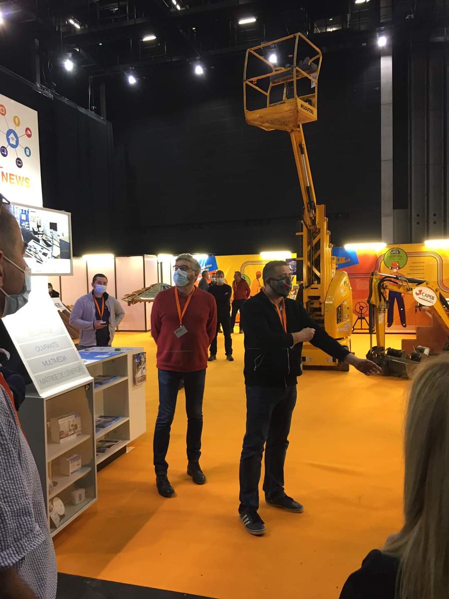 CapebLoire's tweet photo. Présentation des stands du bâtiment au salon Talents &amp; Métiers au zénith de Saint Étienne. Car le manque de main d'œuvre est un problème réel pour nos entreprises, la Capeb Loire a décidé de fournir des ressources humaines et financières dans ce projet de STEF. Plus fort ensemble https://t.co/27nDOx1ZIk