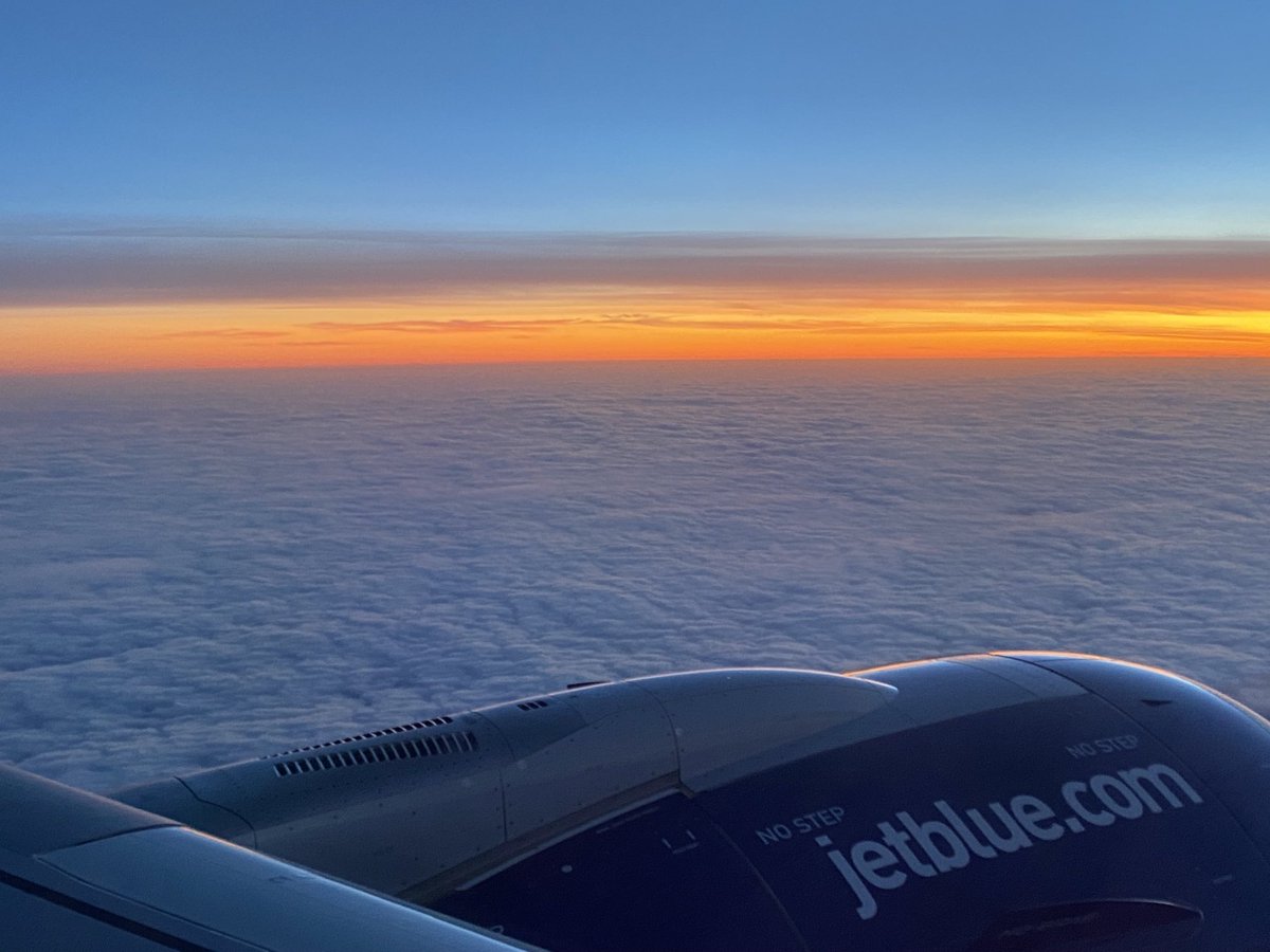 MarkLawPhoto's tweet photo. Sunset over the Gulf of Maine on @JetBlue #B620 LHR-JFK https://t.co/tvn0MWv7Ef