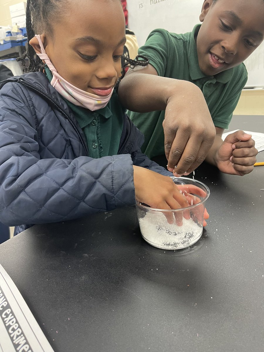 KeeWarr's tweet photo. Today in science lab! @MicaelaMRoss made us snow AND taught us about hypothesis and dissolving through cane candy’s! We had fun!! 
#ERD #SCIENCE @PrincipalERD @DicksonTigers https://t.co/H4cay0bCUb