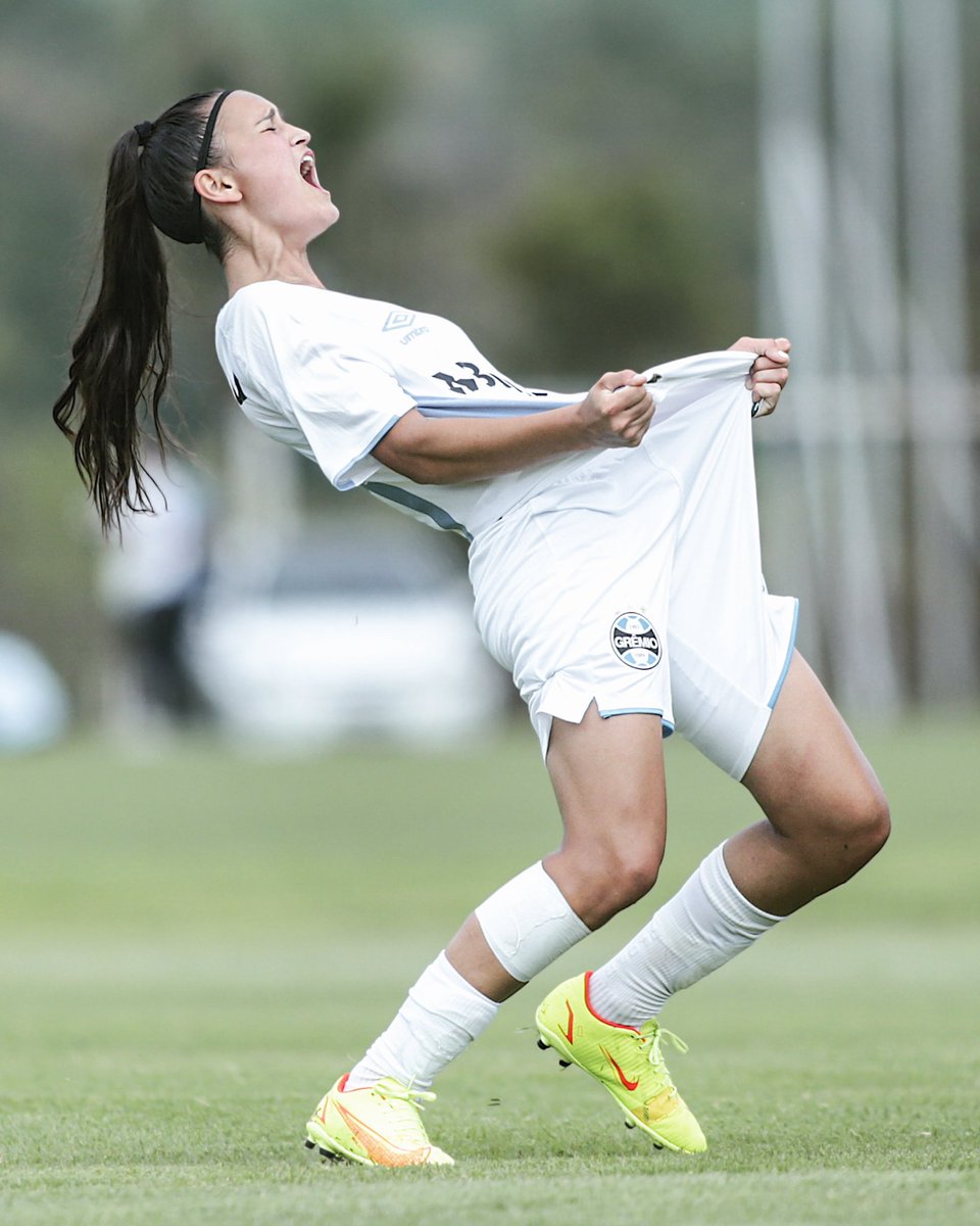 adrianofontes_'s tweet photo. Alguma dúvida que elas honram a camisa?

É as gurias do @gremio 💪🏻👧🏻⚽️

Liga de desenvolvimento SUB14 @conmebolbr @cbf_futebol https://t.co/CUdST81OEX