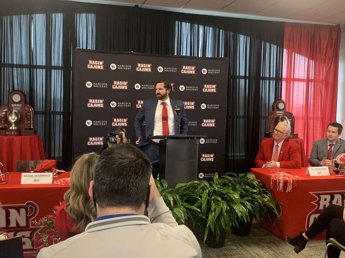 SethLewisInc's tweet photo. “Imma keep this short, I heard they got Jambalaya and beer back there”

Michael Desormeaux’s first words at the podium as the Cajuns Head Coach. The crowd approves 😂. @michaeldes1 https://t.co/G6raJMzDUG