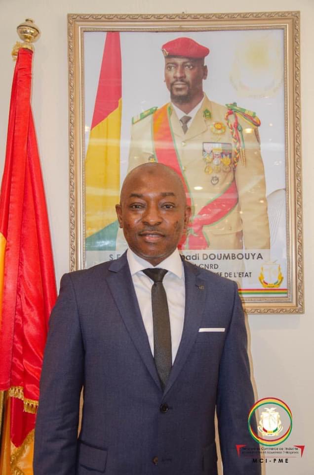 CommerceGn's tweet photo. #MCIPME: le nouveau Chef de Cabinet M. Sanfang Mouhamar CISSE prend fonction. 

Après sa nomination par le Chef de l’État, le le nouveau Chef de Cabinet du @CommerceGn Sanfang Mouhamar CISSE a pris fonction dans l’après-midi de ce mardi 

@GouvGN 
@CNRD https://t.co/ucs0mTzhhj