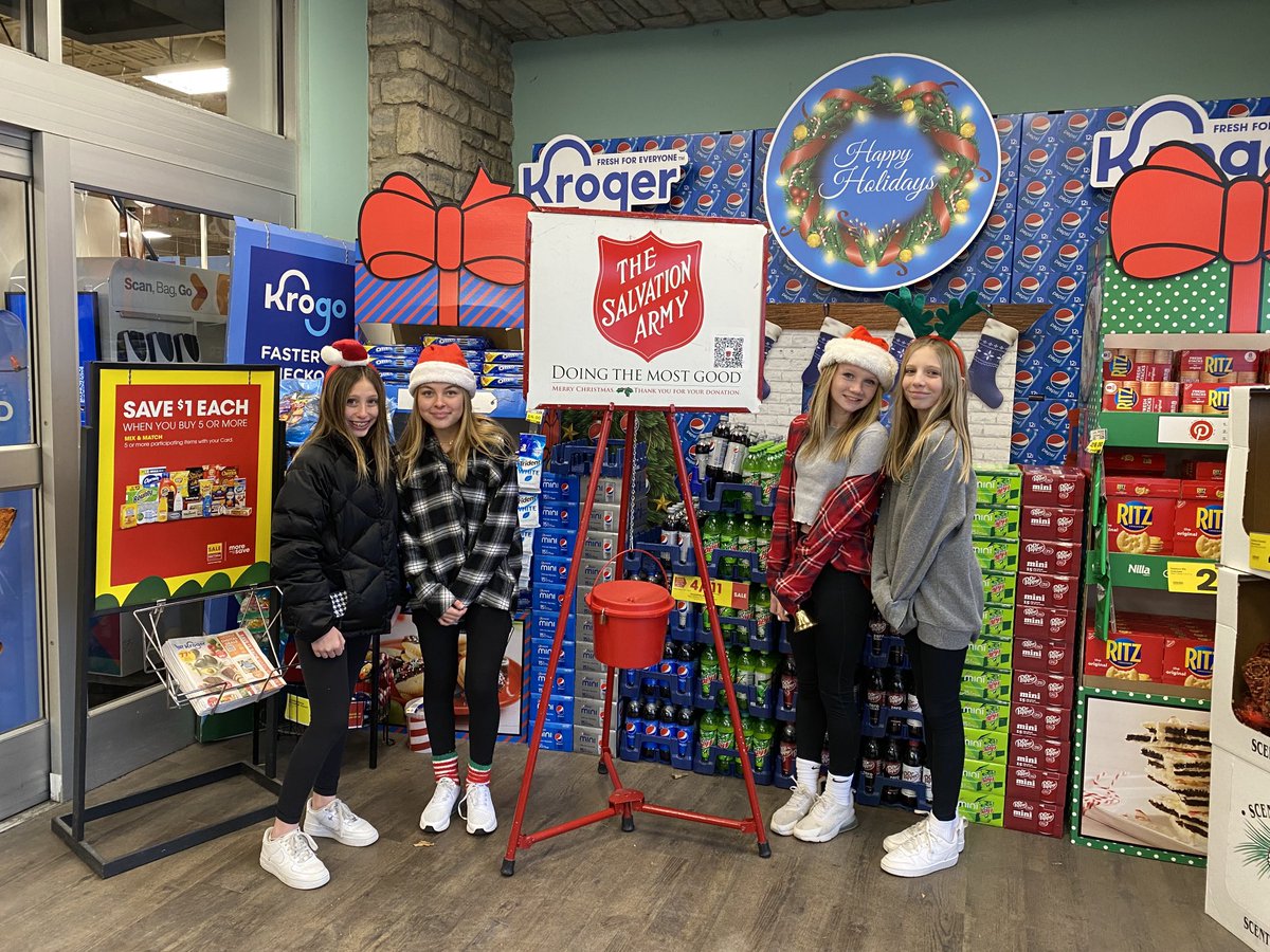 Come visit these ⁦<a href="/gmsDCSD/">Grizzell Middle School</a>⁩ students volunteering at the Kroger on Avery Road ☘️