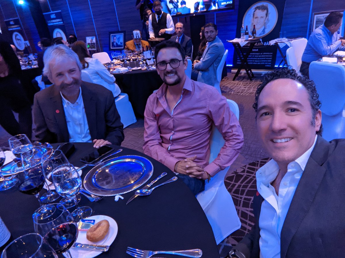 eculebro's tweet photo. Conviviendo por fin presencial con @Sergiosalz @GeorgeMedina en la #Cumbre1000 de @MundoEjecutivo https://t.co/wS1ARI7or6