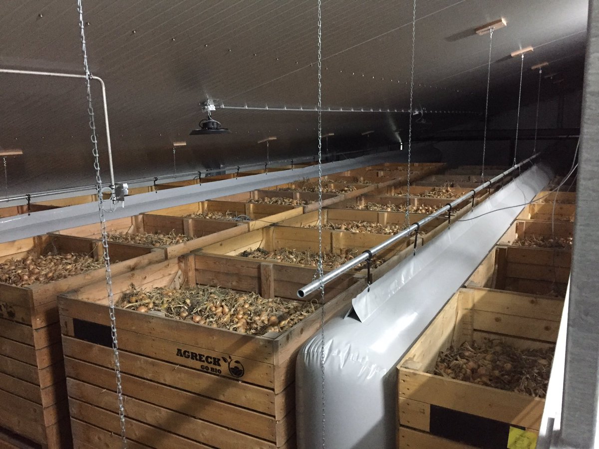 JosC0m's tweet photo. Vandaag in Herkingen bij deze  mooie betonnen kistenbewaring eindelijk de opleveringsronde gedaan met aannemer. De lengte van de lijst met afwerkingspunten stond ingebruikname gelukkig niet in de weg. Bouwbegeleiding @DLVadvies https://t.co/6jFAZzNPYy