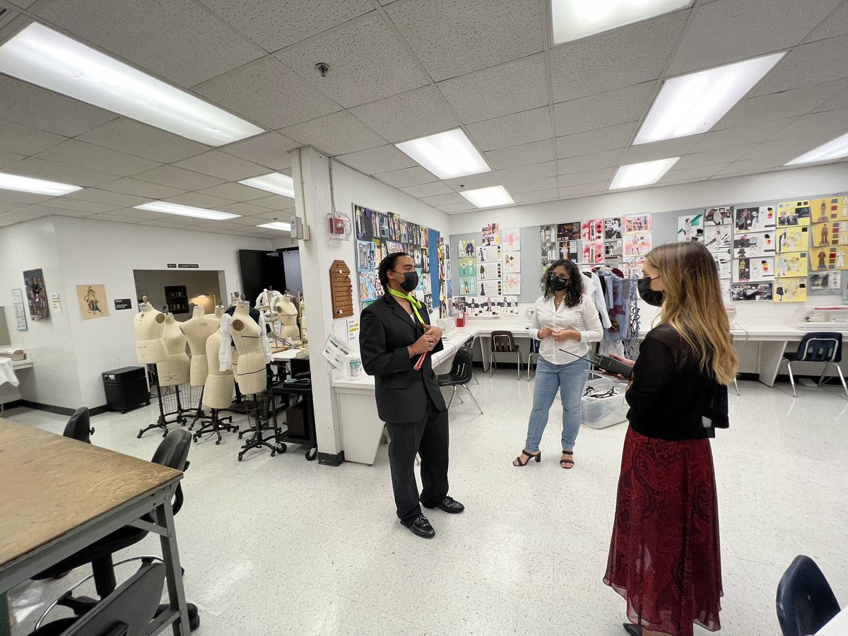 _ChristineScott's tweet photo. #PrincipalTODAY was a success! Ms. Martin, principal of DASH School, is a phenomenal leader. So glad @BankofAmerica has supported this program for 10+ years now, so we can bridge business and community connections. @MDCPS @DASHphantoms #Miami #education https://t.co/xESUEf5pgQ