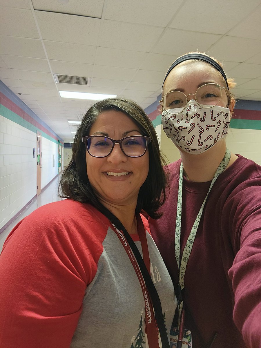ellsworth_sci's tweet photo. Love our admin and our wonderful science advisor @Nina_Vazq ! 
#ljhproud #lovemylisd https://t.co/fbEEzm2anN