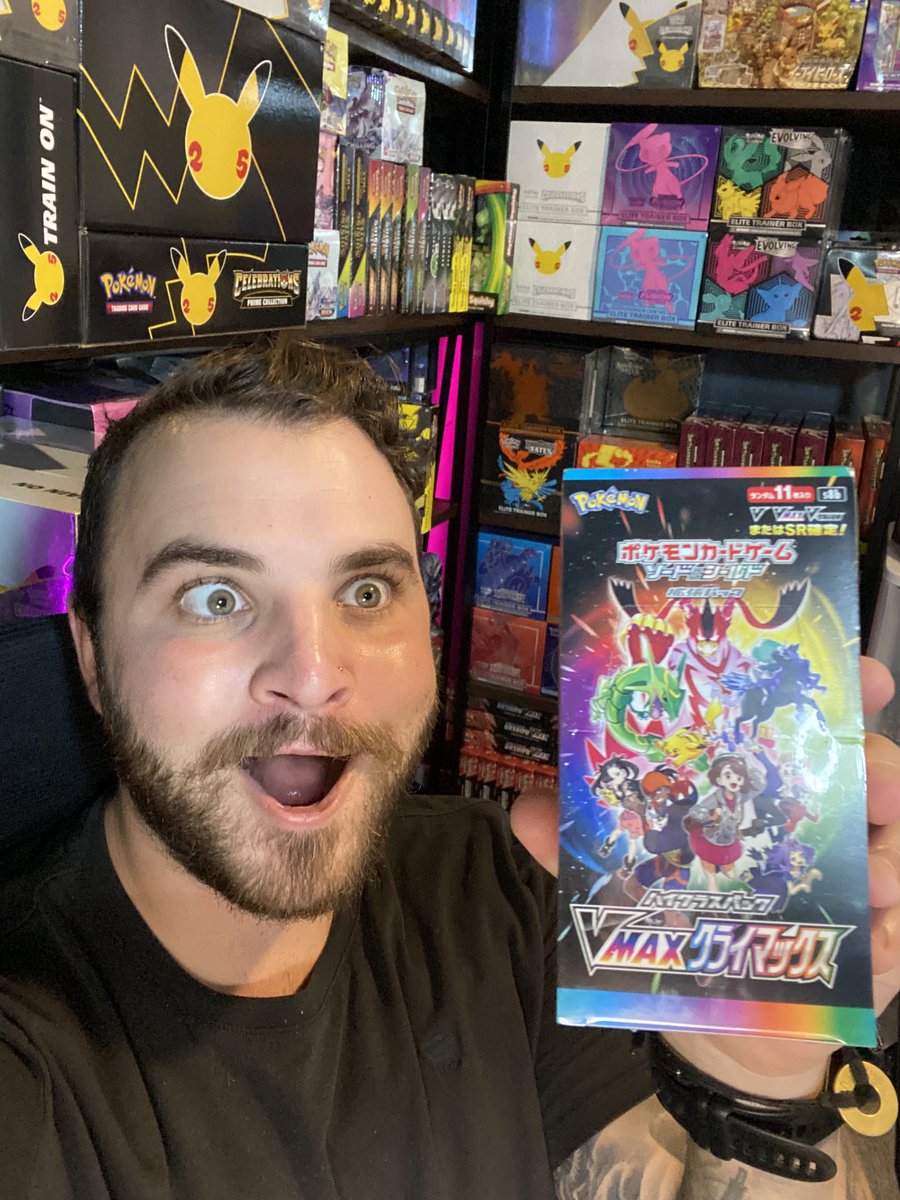 TTVSweet4U's tweet photo. 1,000 FOLLOWER #GIVEAWAY!! Thank you so so so much.

To thank you guys, I want to give away a box of #Pokemon #VMAXClimax!

✅ Follow
✅ Like+Retweet
✅ Comment your chase card from this epic set! https://t.co/uFYoWZsBtG