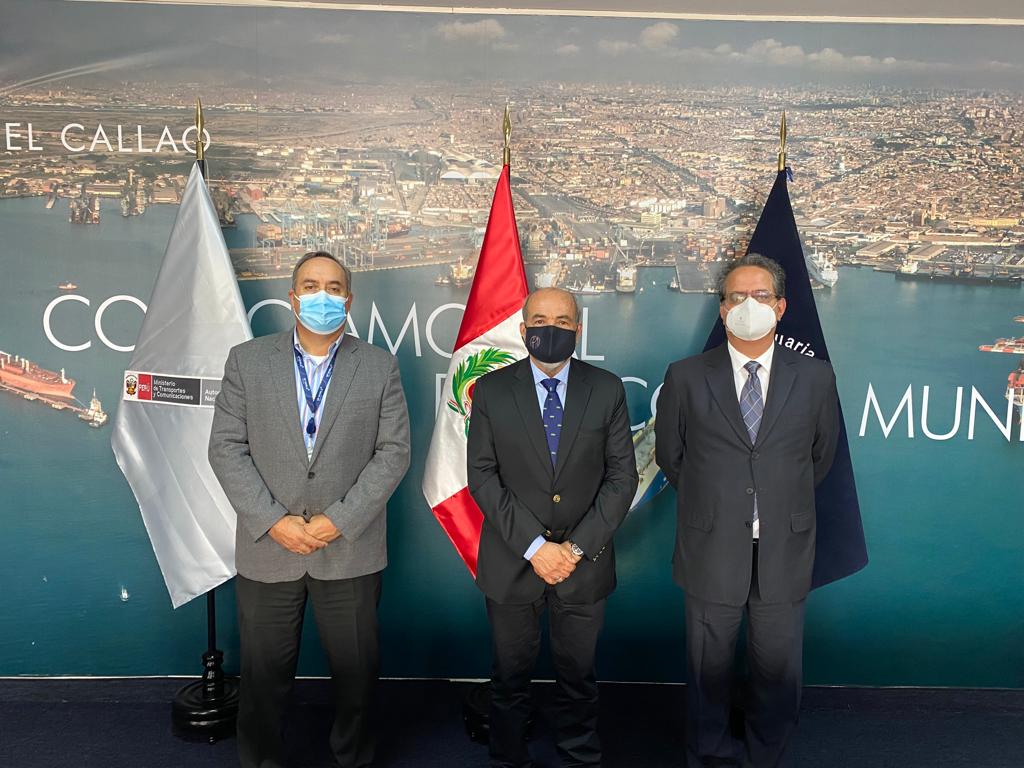 APN_PuertosPeru's tweet photo. 📌 #DPWorldLogistics, a través de su gerente gral., Eduardo Chappuis, suscribió la minuta por la que se adhiere al Contrato de Fianza, en cumplimiento del Contrato de Concesión del TP de #Paita. El acta también fue suscrita por el pdte. del Directorio de la APN, Edgar Patiño. https://t.co/xeDr0RuLxi