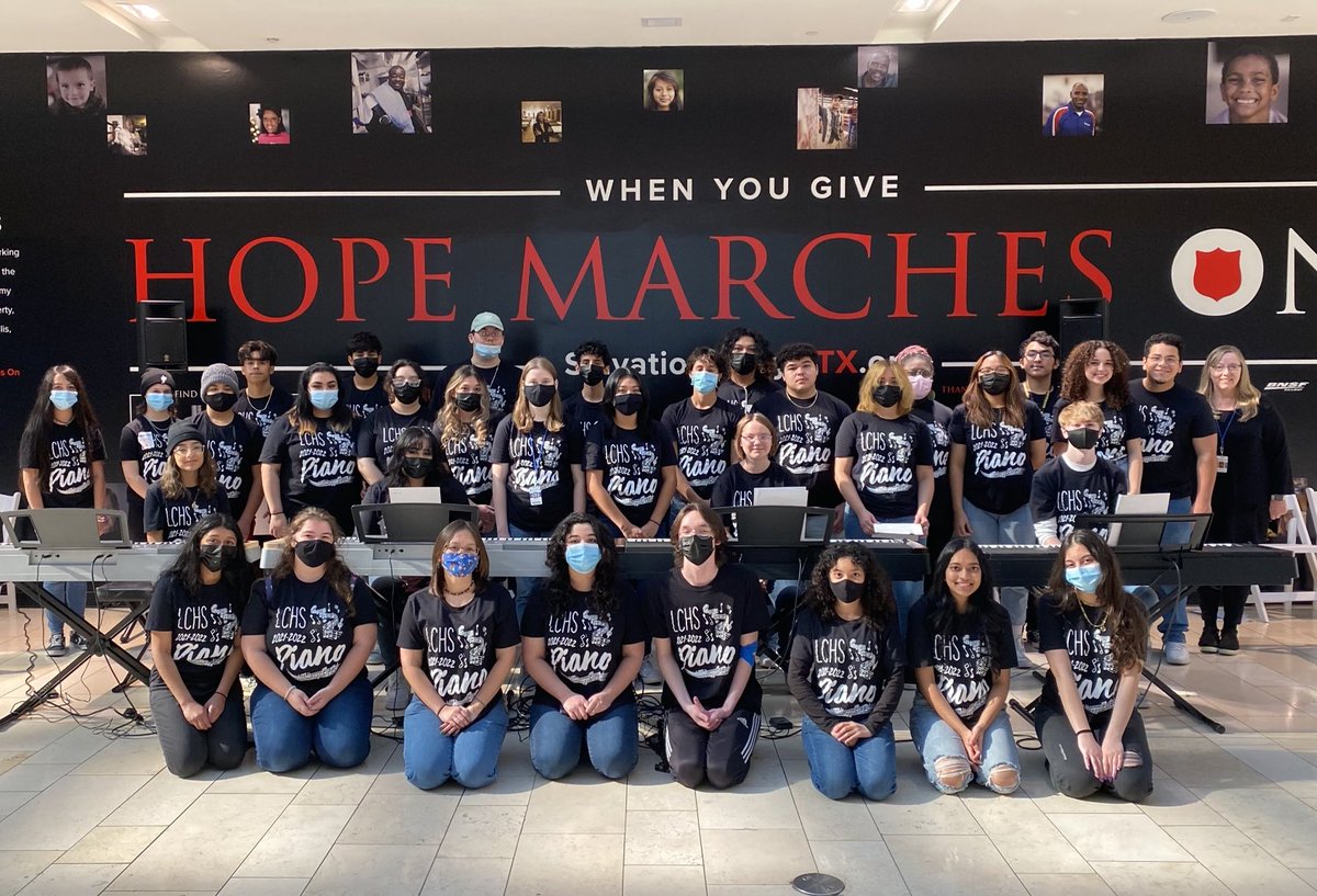 lchspiano's tweet image. Piano Holiday Performances at the Galleria - day 1! ⁦@LCHS_Patriots⁩  ⁦@GISDArts⁩