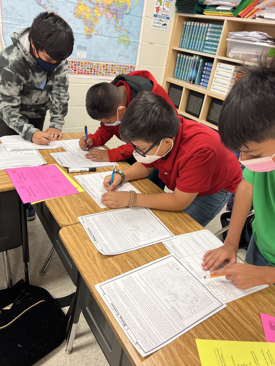 OESFifth108's tweet photo. 5th grade ocelots learning about the bombing of Pearl Harbor.📝🇺🇸☺️ https://t.co/UplfeOJKz5