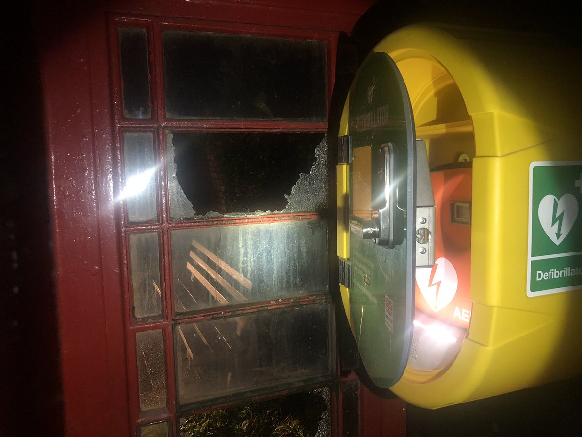 PCSODarrenB's tweet photo. #Flinton: Community Defibrillator Box damaged. Appeal from Humberside Police sent via NeighbourhoodAlert: https://t.co/g7naXIlcvP @grahamstuart @TheBHF https://t.co/SgN9OhEzab