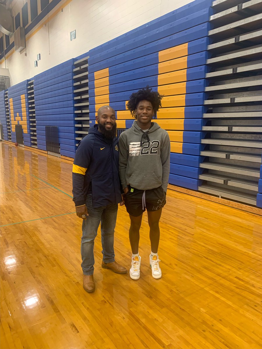 Thanks <a href="/CoachJones_25/">Fred Jones</a> for coming by to recruit our @WW_TigerFB program &amp; <a href="/quinzaibianjac1/">quinzaibian jackson</a>. Hope we can send @RUEaglesFB more student athletes to play ball and earn degrees in the future!!! Enjoyed catching up with you my friend !