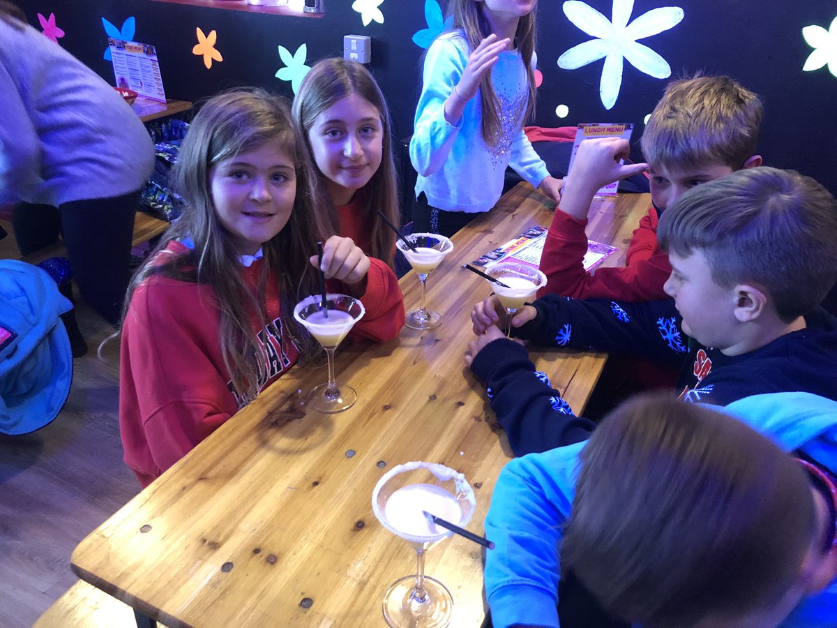MayalsSchool's tweet photo. A brilliant way to conclude our Hola Mexico topic; experiencing the full Mexican experience at @PinatasBar #MayHum #MayEleri 🌯 🇲🇽 https://t.co/Me4SYDJVTm