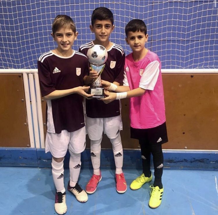 DESPIesport's tweet photo. SUBCAMPIONS de Catalunya‼️⚽️
Tres jugadors del @santjoandespicfs, el Dídac, el Pau i l’Hugo s’han proclamat subcampions de Catalunya amb el Baix Llobregat en la categoria Aleví
Felicitats cracks 🥈❤️
#comarcals #campionatcatalunya #futbolsala #entitatsesportivessjd @fcf_cat https://t.co/vRd1DQmkXk