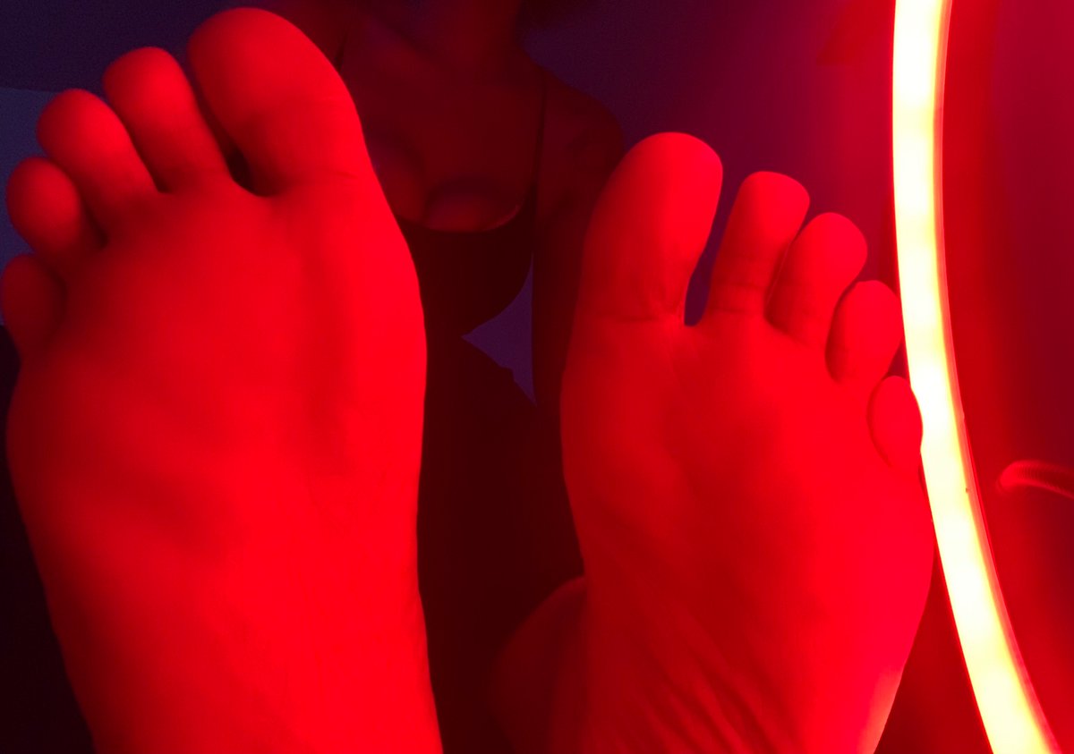 GoddessRaine's tweet photo. You Shall Worship Me. Lay Upon The Earth So My Feet Never Touch The Ground You Pitiful Hound. 

#feetworshi̇p #feetgasm #ebonygoddess #findom #femdom •ebonydomme •goddess •Footgod https://t.co/0XxuTBskTI
