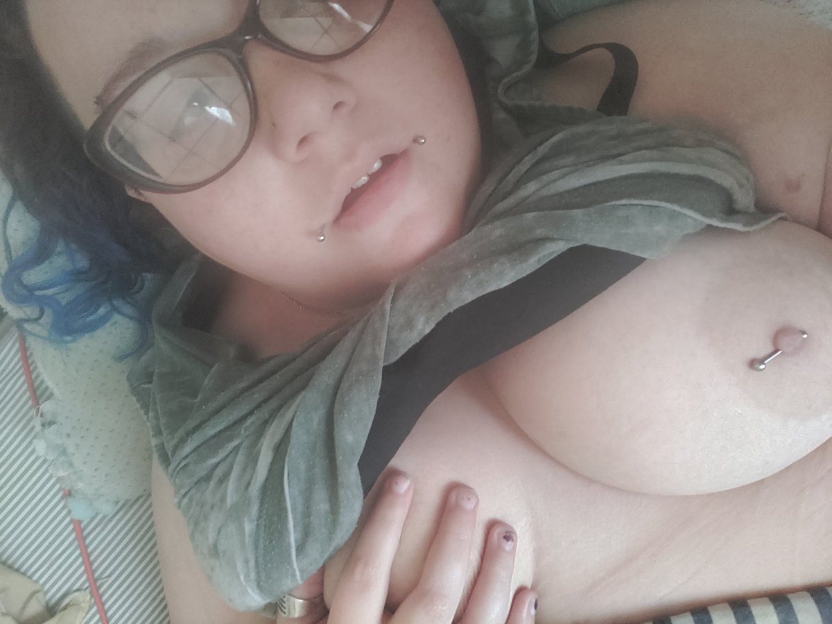 xpoundcakex's tweet photo. Come check out my onlyfans! Let me entice u with my body and pussy. https://t.co/Vxc8Ob22jJ