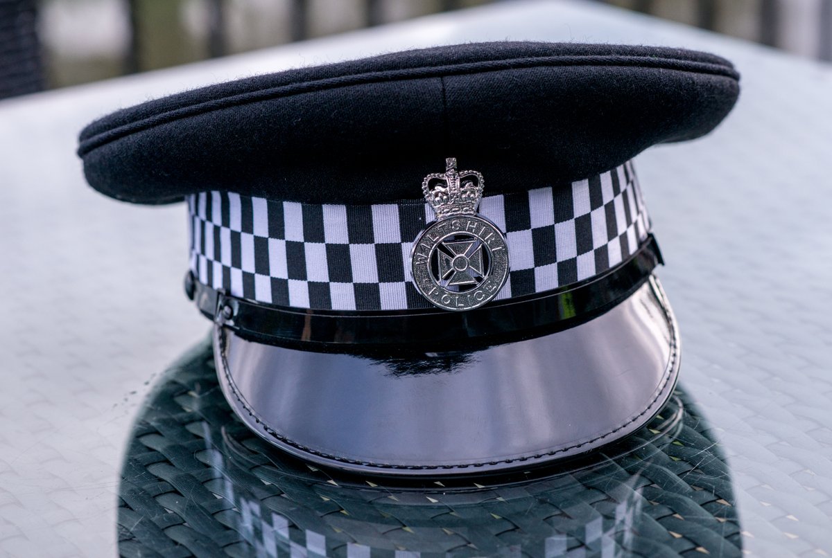 RoamingRoyston's tweet photo. Two @wiltshirepolice officers who entered a burning building on New Year’s Eve to save its residents and arrest the arsonist have been nominated for The National #PoliceBravery Awards. https://t.co/wXawGnO0Y1 https://t.co/bVTAK8vOwr
