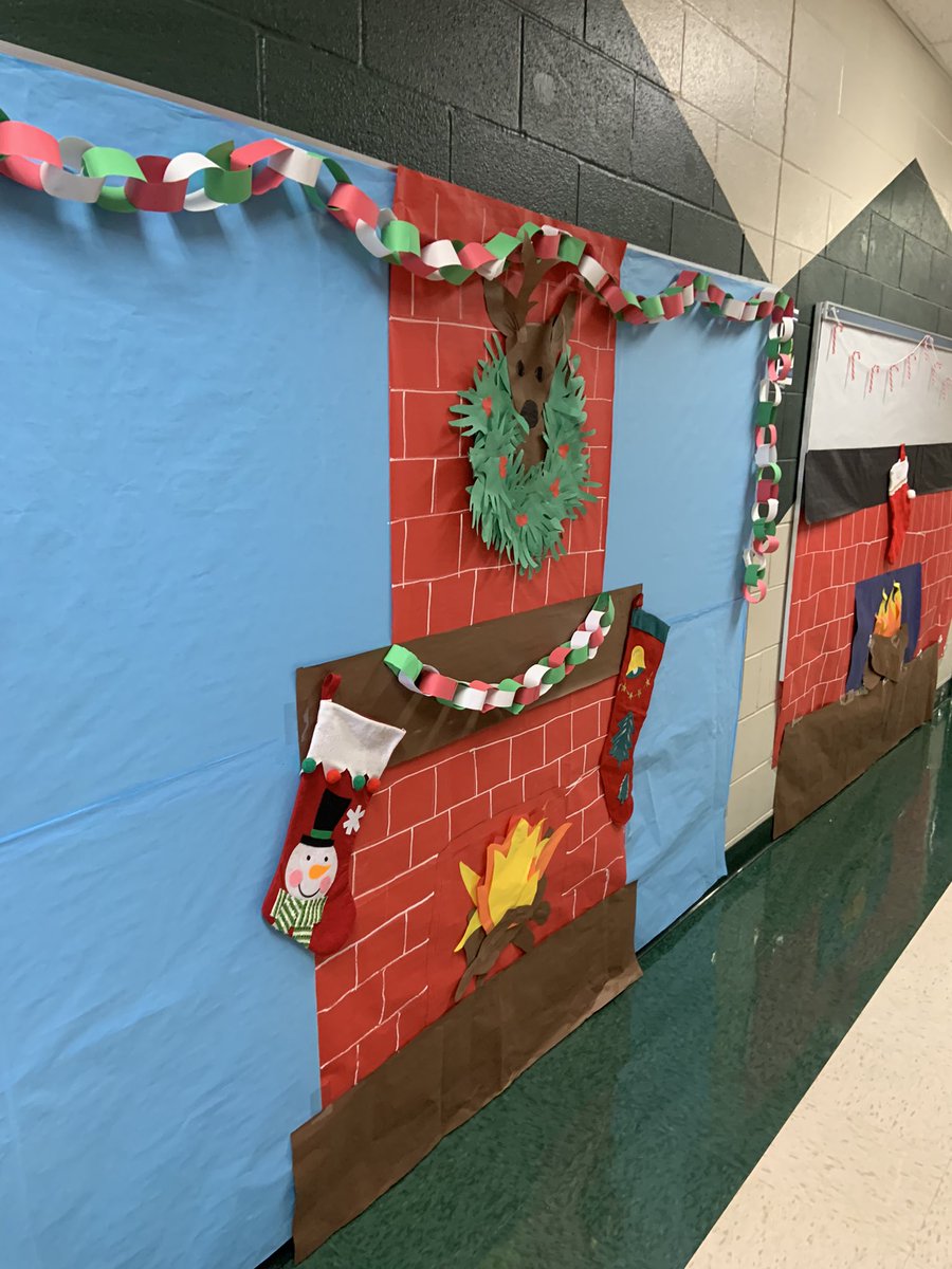 acieri's tweet image. What a fun morning reading for Polar Express day at @DunawayWISD. They are going all out in the hallways for Christmas, and I am LOVING it!