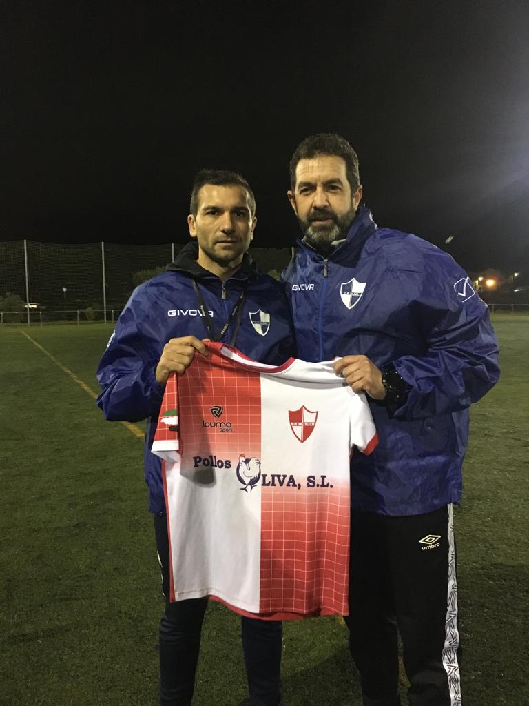 CPOLIVA's tweet photo. 💣💣💣Bomba!!!!!!!

Nos complace anunciar que el nuevo técnico del CP Oliva es Óscar de Paula que intentará cambiar el rumbo que había tomado el equipo en las últimas semanas. 

Le acompañará en el banquillo David Sánchez y Manuel Pérez que continúa en el cuerpo técnico. https://t.co/lQtxR20Wg8